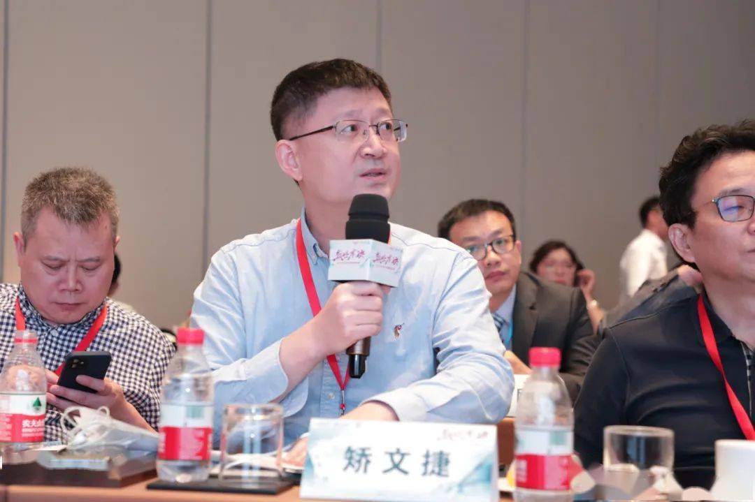 包含全国足球锦标赛即将开幕，高手云集的词条
